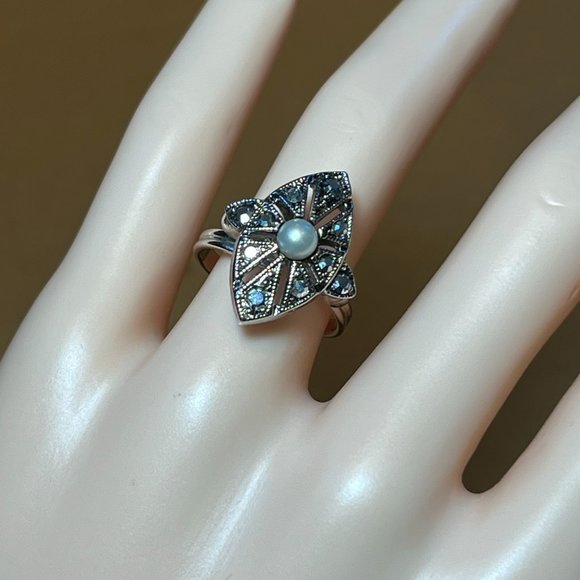 Sarah Coventry Silver Tone Rhinestone Pearl Size 7.5 Adjustable Cocktail Ring - Picture 5 of 7